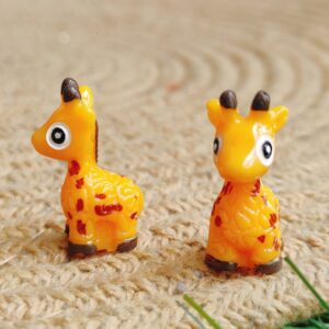 Tiny Giraffe Miniature Set